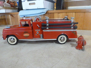 lot 175 image: Vintage Tonka Suburban Pumper Fire Truck