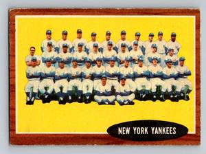 lot 85D image: 1962 Topps New York Yankees Team Card #251 wMickey Mantle Vintage Baseball Card