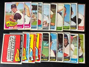 lot 116A image: 20 Card Lot - 1965 Topps Baseball Vintage Cards