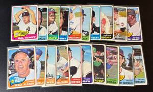 lot 118A image: 20 Card Lot - 1965 Topps Baseball Vintage Cards