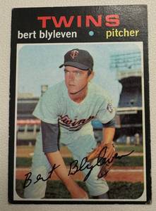 lot 17B image: Bert Blyleven RC 1971 Topps #26 Rookie Minnesota Twins Baseball Card