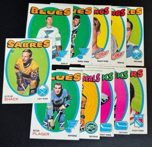 lot 60B image: 11 Card Lot 1971 Topps Hockey, Vintage