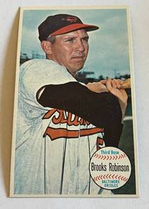 lot 104 image: Brooks Robinson 1964 Topps Giant #50 Vintage Baseball Card