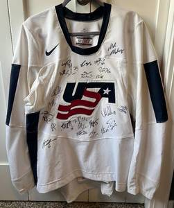 lot 12D image: 1996 Olympic Hockey Team Signed Replica Nike Jersey Size 54