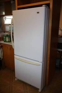 lot 1 image: Maytag 18.6 cu. ft. Bottom-Freezer Refrigerator with Electronic Dual Cool System and Spill Catcher Shelves Model MBF1956KEW White...