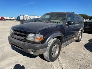 lot 26 image: 2000 Ford Explorer Eddie Bauer  - AWD