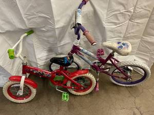 lot 53 image: Kids Bicycle Lot - Blaze and the Monster Machines & Huffy Sea Star