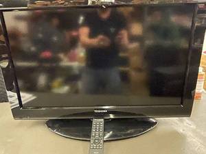 lot 108 image: Toshiba 32C120U 32-Inch HD LCD TV with Remote Control