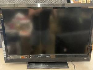 lot 110 image: VIZIO E370VL 37-Inch LCD HDTV