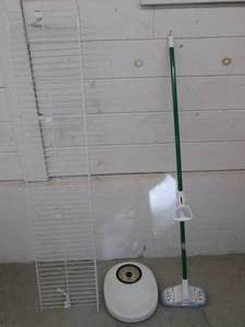 lot 163 image: Coated metal shelf section, floor m...