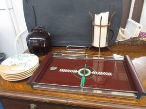 lot 181 image: Assortment of vintage tableware and...