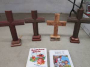 lot 202 image: Vintage Childrens bibles PLUS barn...