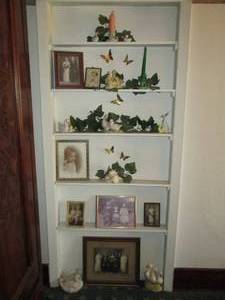 lot 214 image: Nice variety of vintage pictures PL...