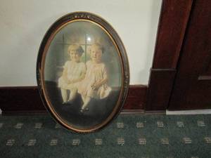lot 215 image: Antique oval Bubble glass picture f...
