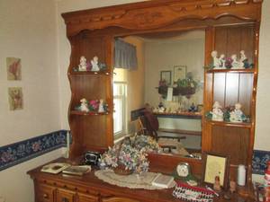 lot 220 image: Ceramic Homco figurines, faux flora...