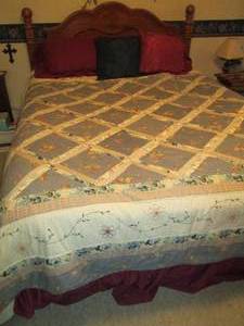 lot 222 image: Wood FullQueen bedframe...