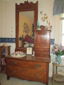 lot 225 image: Vintage Hardwood Gentlemans Hat bo...