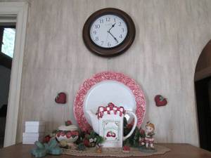 lot 233 image: Strawberry themed decor PLUS wall c...