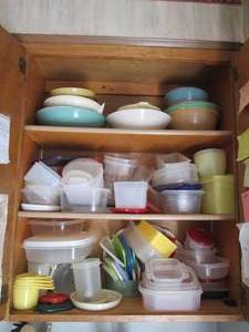 lot 238 image: Content of kitchen upper cupboard t...