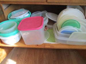 lot 241 image: Content on top shelf of kitchen low...
