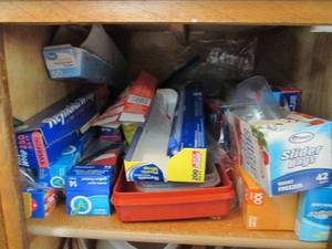 lot 243 image: Content of kitchen lower cupboard t...