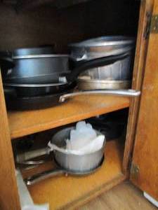 lot 247 image: Content of kitchen lower cupboard t...