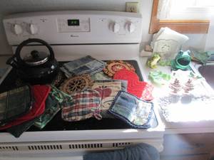 lot 248 image: Content atop Stove to include tea p...