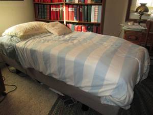 lot 264 image: Twin size electric adjustable bed as shown...