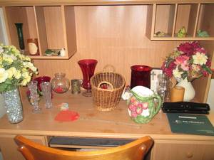 lot 266 image: All Vintage to modern day glassware...