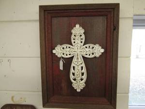 lot 119 image: Rustic barnwood framed Cast Iron Vi...