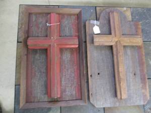 lot 120 image: Rustic barnwood gaton cross plus Fa...