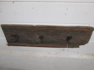 lot 123 image: Barnwood hanging coat rack with 3-c...