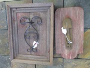 lot 125 image: Decorative cast iron wall scone wit...
