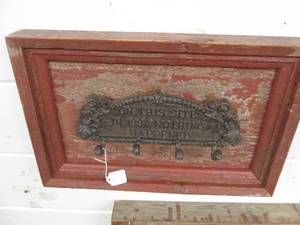 lot 127 image: Humorous Cast Iron key holder with ...