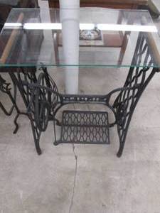 lot 54 image: Vintage Cast Iron Singer sewing mac...