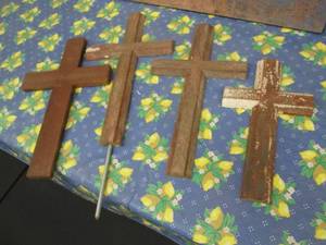 lot 63 image: (4) Barnwood cross decor pieces...