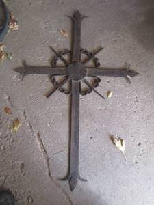 lot 92 image: Decorative cast-iron cross wall dec...