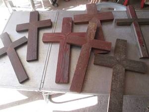 lot 93 image: Short stack of barnwood crosses...