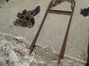 lot 48 image: Vintage Cast Iron hay lift and hay ...