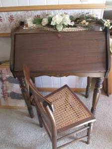 lot 2 image: Fold open desk measuring 30 wide...