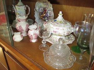 lot 14 image: Shelf filled with decorative china ...