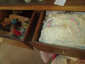 lot 15 image: Home decor, placemats and doiloes...