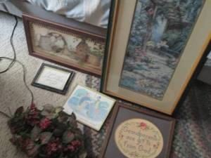 lot 330 image: Wall decor...