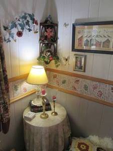 lot 19 image: Corner of home decor and a small ta...