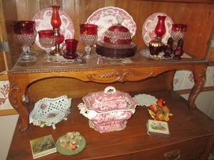 lot 29 image: Home decor, china and glassware...