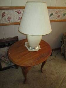 lot 33 image: Solid wood end table with a lamp...