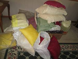 lot 308 image: Large lot of pillows and bedding...