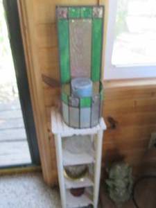 lot 313 image: Small stand with glass decor, frog ...