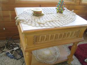lot 315 image: Decorative end table...