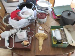 lot 279 image: Lot of kitchen items, hair dryer an...
